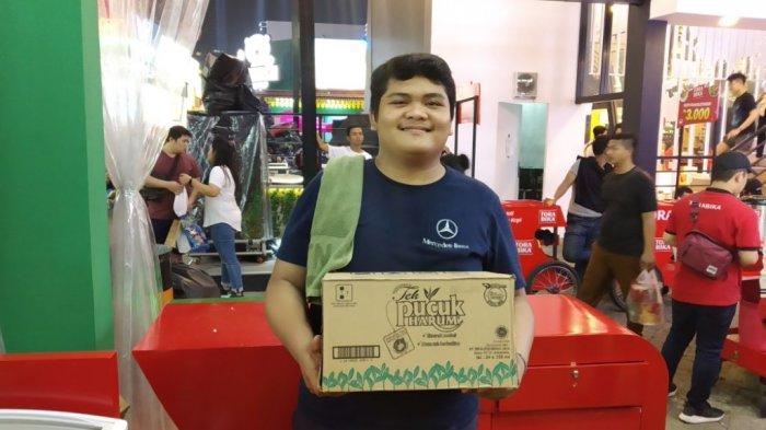 Cerita Dua Mahasiswa yang Kerja di Jakarta Fair Saat Libur Kuliah